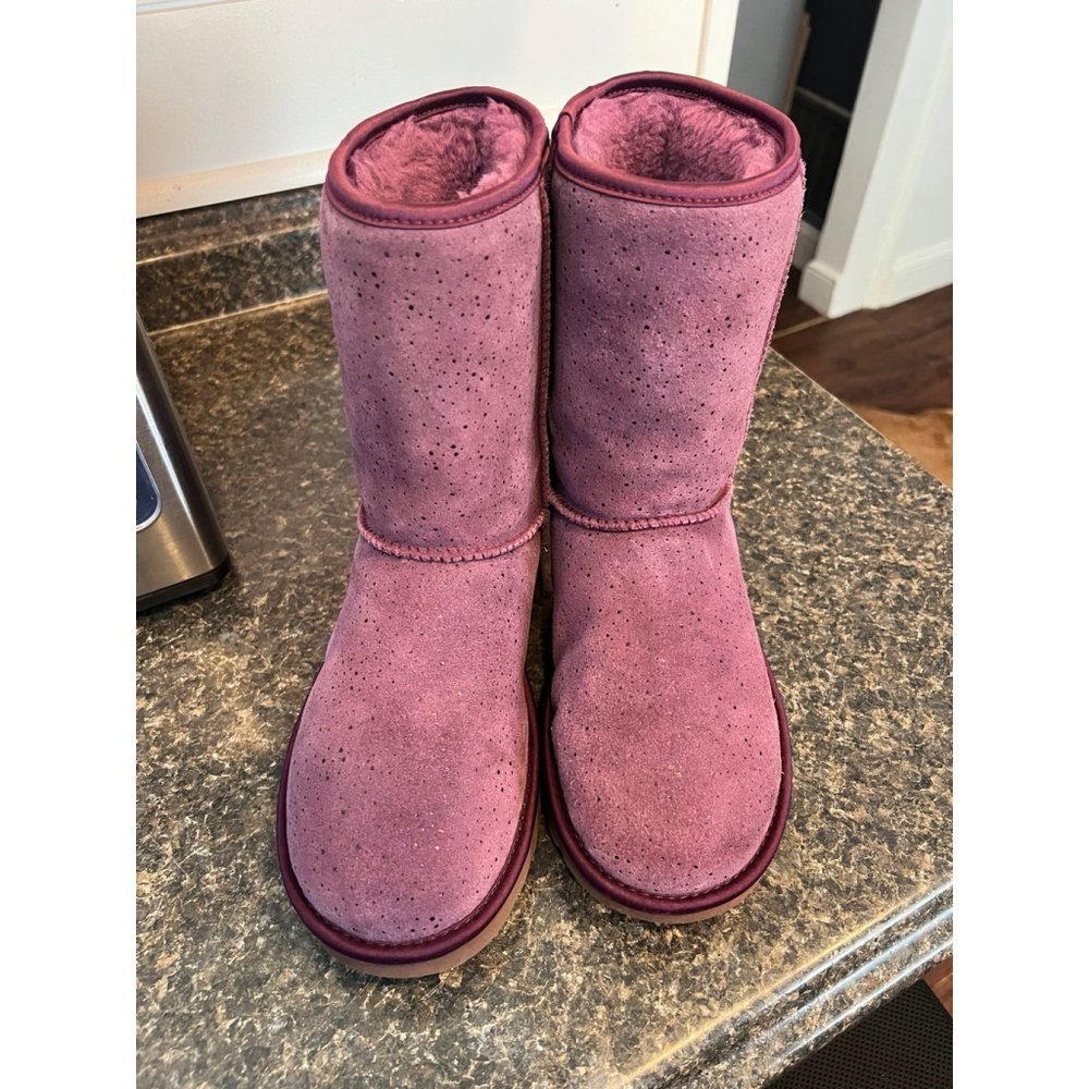 UGG® Women's Classic Short Metallic Booties Size 9 - Picture 2 of 11